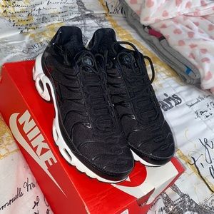 Women’s Nike Air Max Plus Se Sneakers